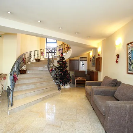 Hotel Varosha Lovetsj