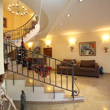 Hotel Varosha 2*