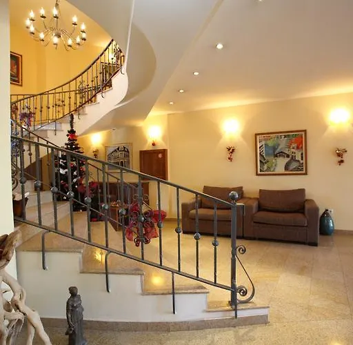 Хотел вароша 2*